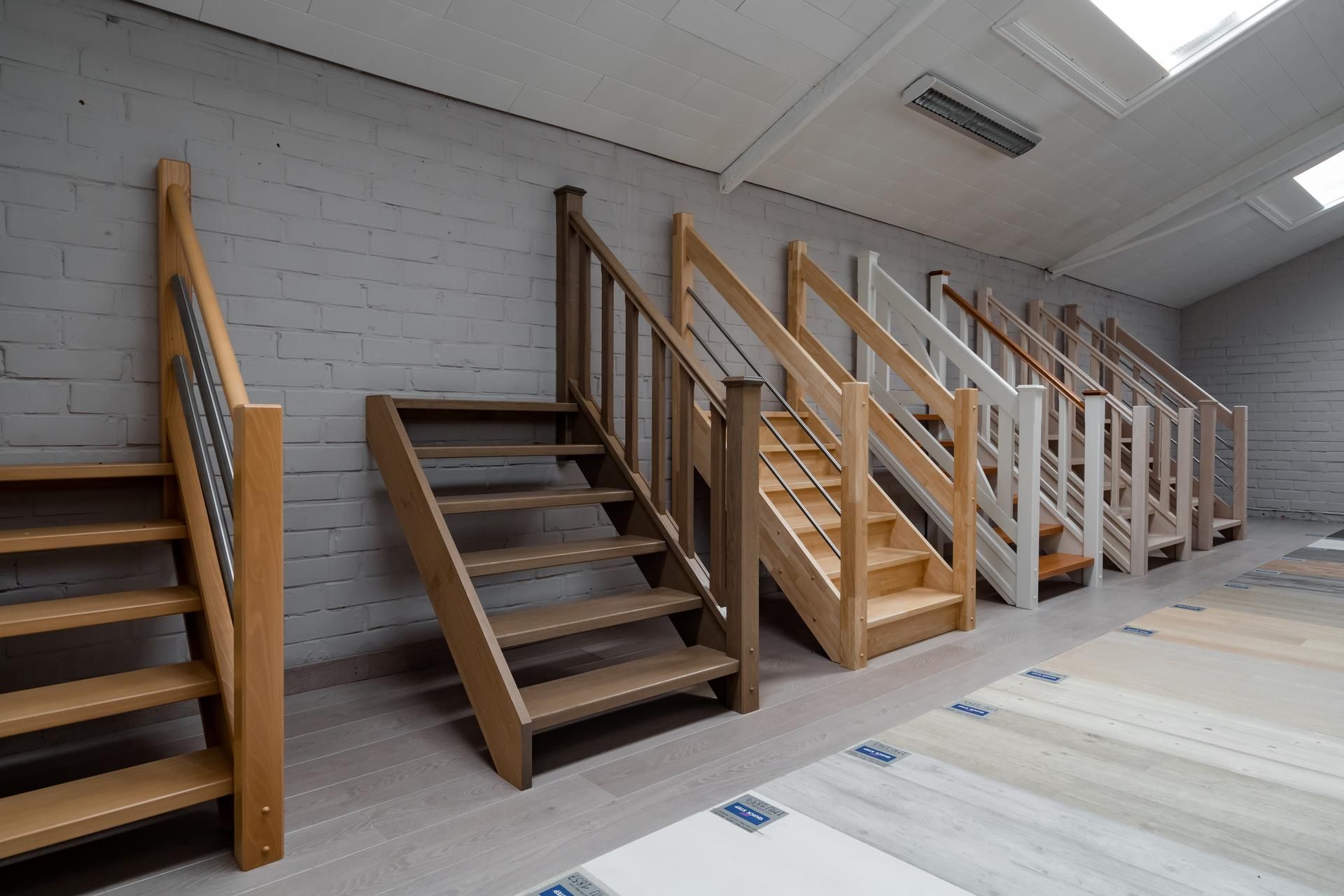 Op maat gemaakte houten trappen in diverse stijlen, vakkundig ontworpen en geplaatst door Gebroeders Verduyckt.