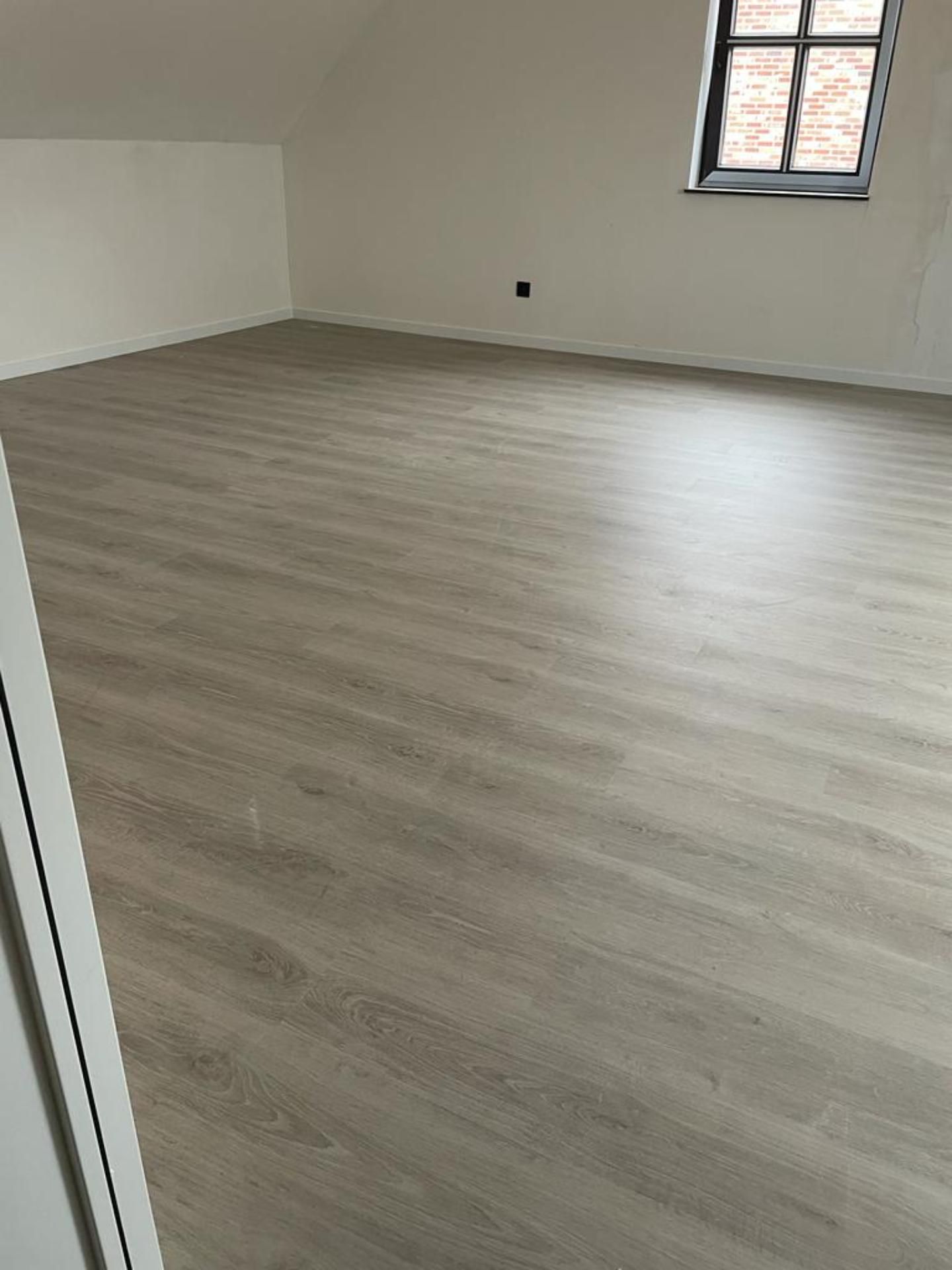 Houten vloer in slaapkamer - Gebroeders Verduyckt Bocholt